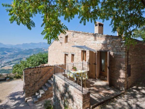 Graceful Holiday Home in Acqualagna with Swimming Pool Acqualagna